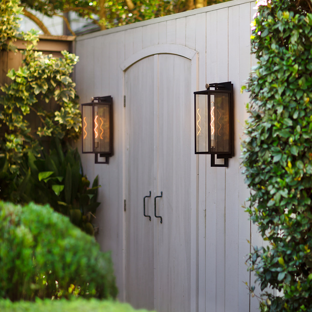 Hinkley outdoor store wall sconce