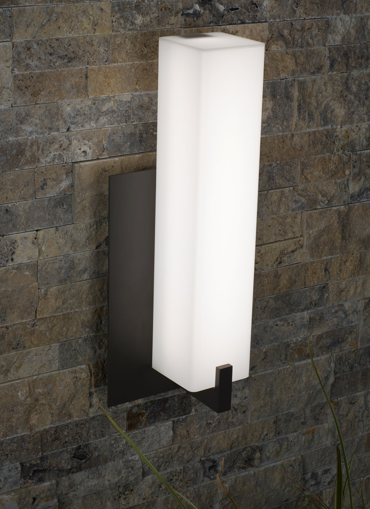Tech Lighting Cosmo 18 Outdoor Wall Sconce